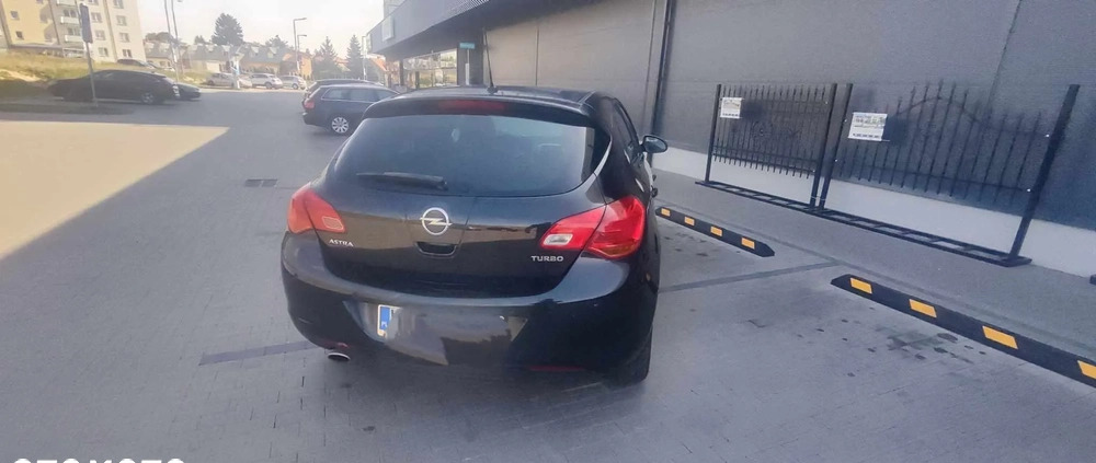 Opel Astra cena 29900 przebieg: 190000, rok produkcji 2012 z Mława małe 67